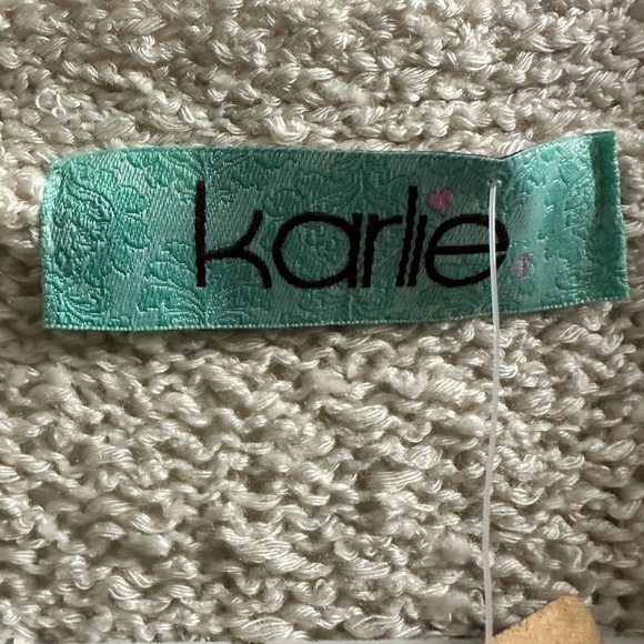 🆕 Karlie Distressed V-Neck Sweater Size Medium - Picture 4 of 9